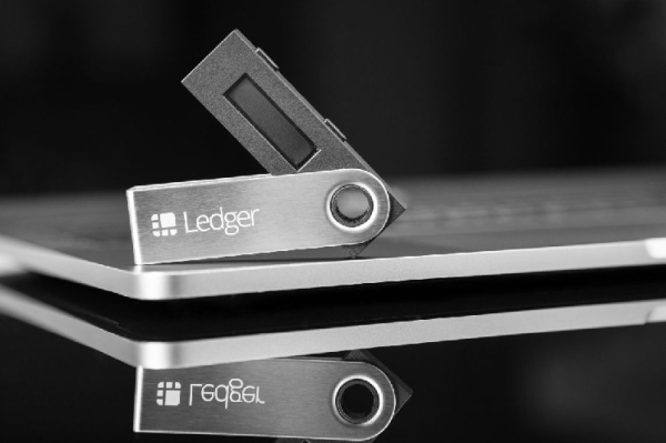 Crypto wallet Ledger clarifies its firmware
